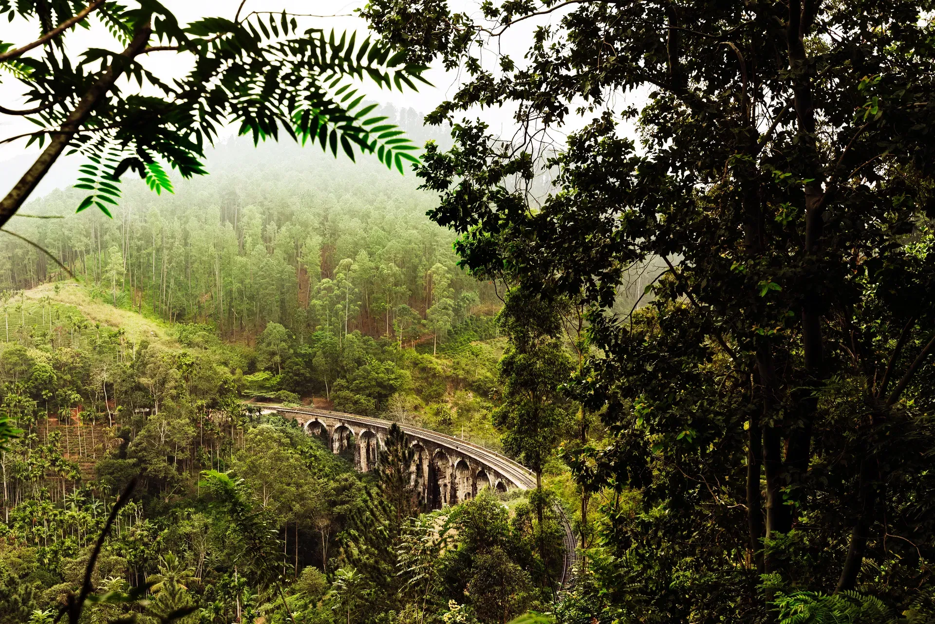 Nine Arch Bridge in Ella with scenic mountain backdrop